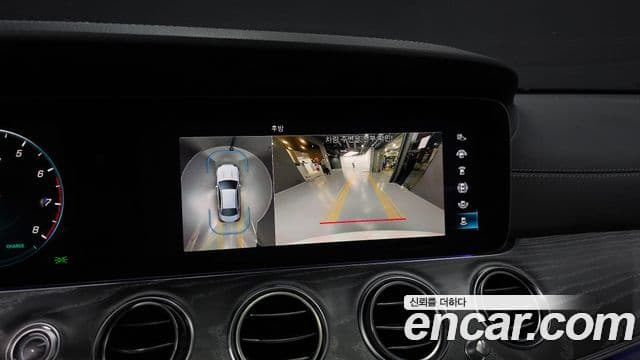 Mercedes-Benz E-Class 2022 — ფოტო 15/20