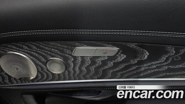 Mercedes-Benz E-Class 2022 — ფოტო 18/20