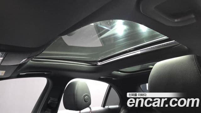 Mercedes-Benz E-Class 2022 — ფოტო 19/20