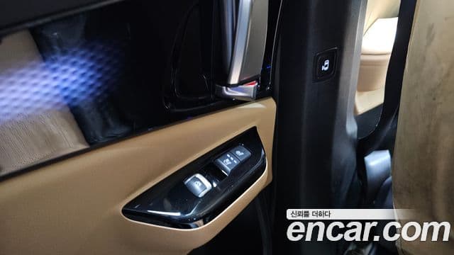 Kia Carnival 2022 — ფოტო 19/20