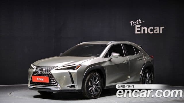 Lexus UX300h 2025 — Photo 17/20