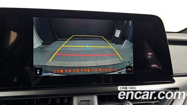 Lexus UX300h 2025 — Photo 14/20