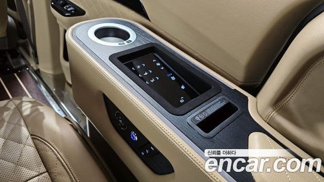 Kia Carnival 2022 — ფოტო 17/20