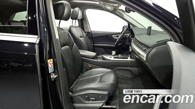 Audi Q7 2019 — Şəkil 10/20
