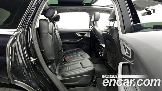 Audi Q7 2019 — Şəkil 12/20