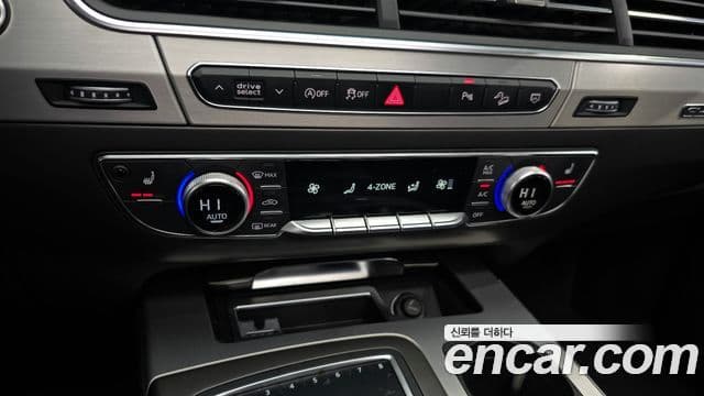 Audi Q7 2019 — Şəkil 17/20