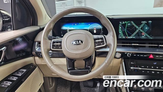 Kia Carnival 2021 — ფოტო 13/20