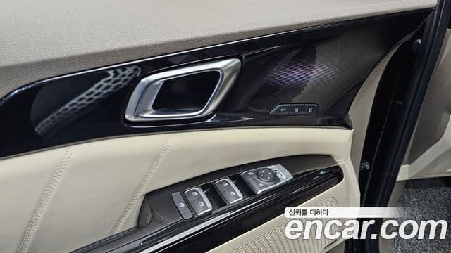 Kia Carnival 2021 — ფოტო 16/20