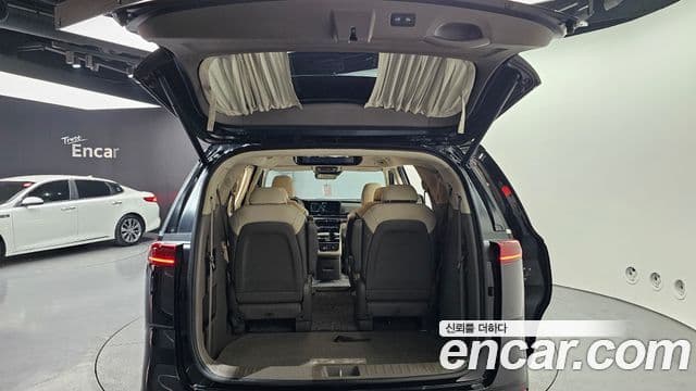 Kia Carnival 2021 — ფოტო 20/20