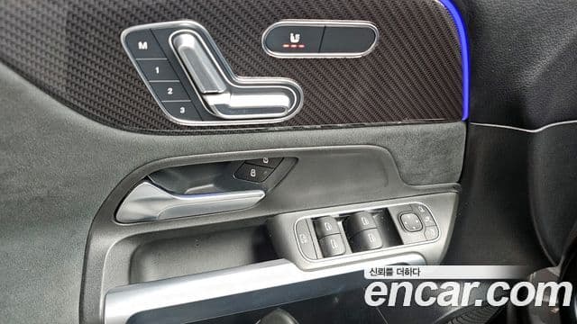 Mercedes-Benz GLB-Class 2021 — Фото 14/20