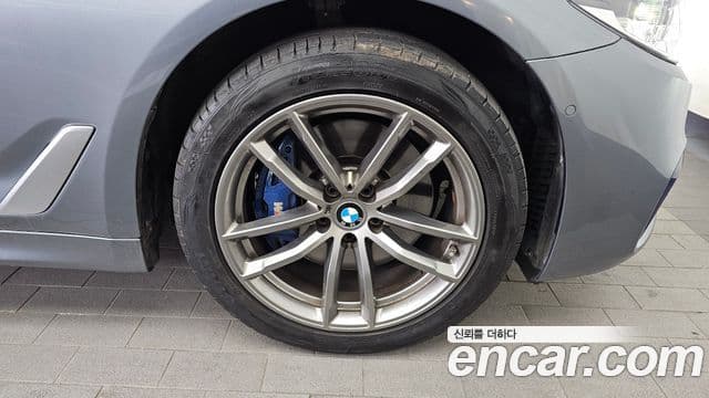 BMW 5 Series 2018 — Şəkil 10/20