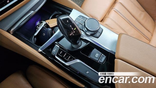 BMW 5 Series 2018 — Şəkil 17/20