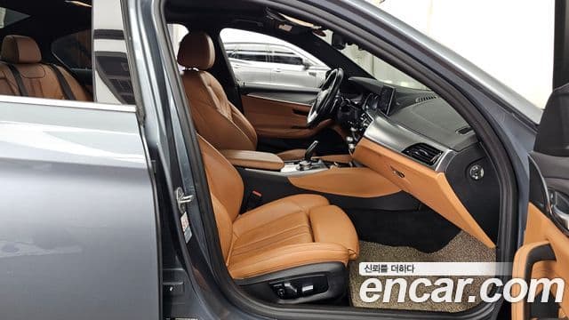 BMW 5 Series 2018 — Şəkil 11/20
