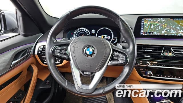 BMW 5 Series 2018 — Şəkil 15/20