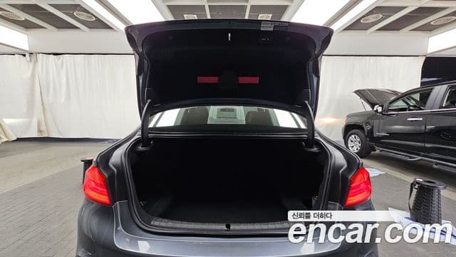 BMW 5 Series 2018 — Şəkil 19/20