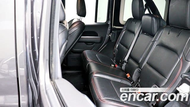 Jeep Wrangler 2022 — Фото 17/20