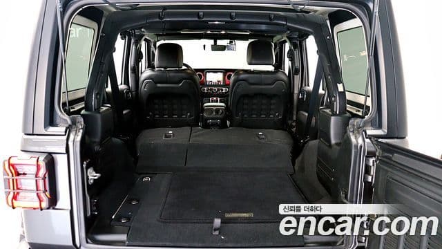 Jeep Wrangler 2022 — Фото 19/20