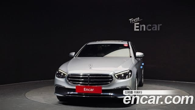 Mercedes-Benz E-Class 2022 — Photo 7/20
