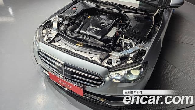 Mercedes-Benz E-Class 2022 — Photo 10/20