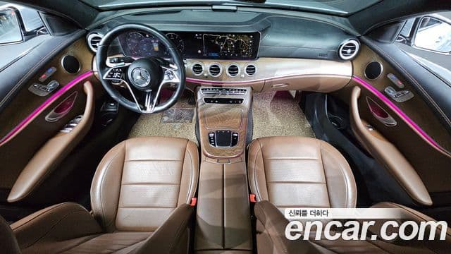 Mercedes-Benz E-Class 2022 — Photo 3/20