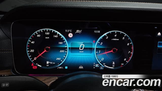 Mercedes-Benz E-Class 2022 — Photo 18/20