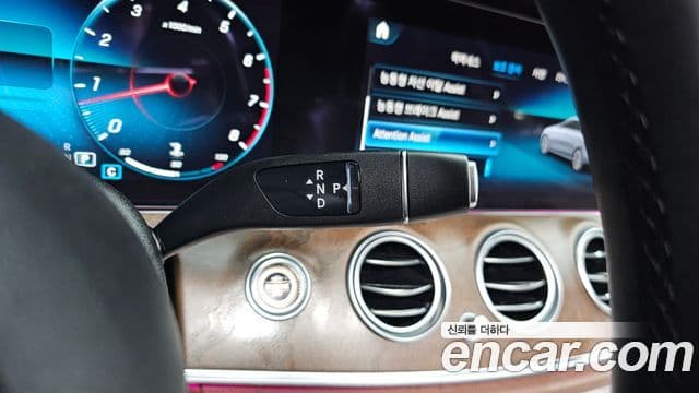 Mercedes-Benz E-Class 2022 — Photo 14/20