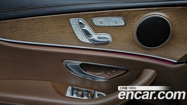 Mercedes-Benz E-Class 2022 — Photo 16/20
