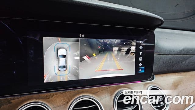 Mercedes-Benz E-Class 2022 — Photo 19/20