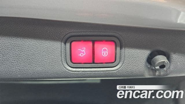 Mercedes-Benz E-Class 2022 — Photo 9/20