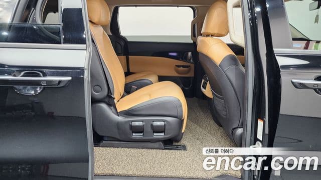 Kia Carnival 2023 — Фото 12/20