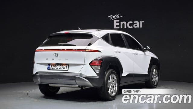 Hyundai Kona Hybrid 2023 — ფოტო 13/20