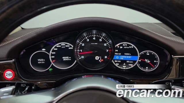 Porsche Panamera 2018 — Şəkil 8/20