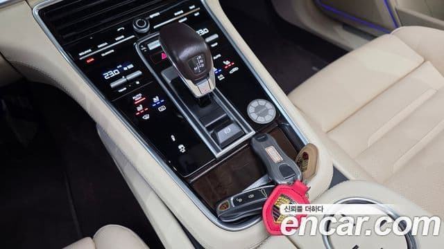 Porsche Panamera 2018 — Şəkil 9/20