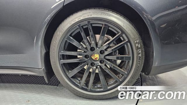 Porsche Panamera 2018 — Photo 16/30