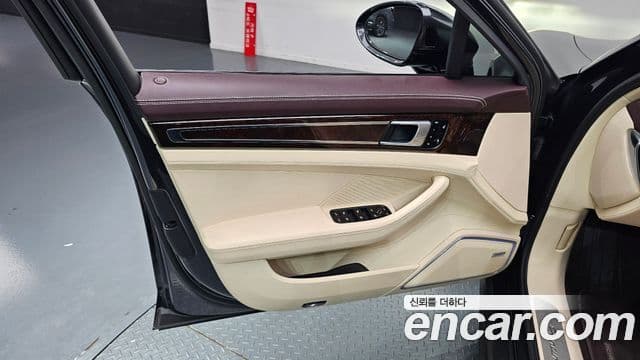 Porsche Panamera 2018 — Photo 18/30