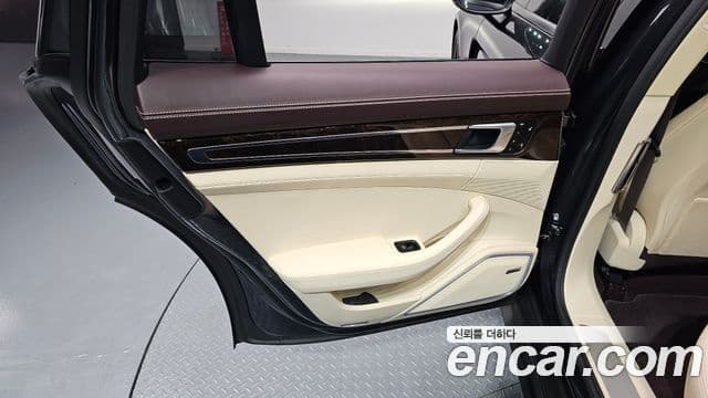 Porsche Panamera 2018 — Photo 12/30