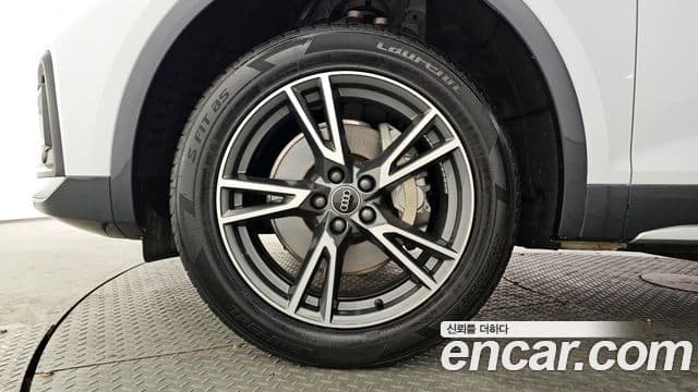 Audi Q5 2022 — Photo 6/20
