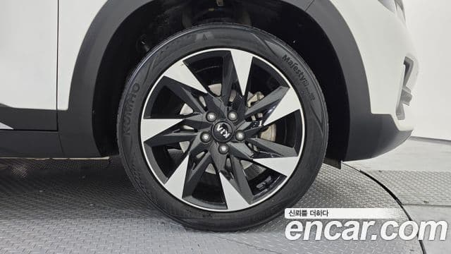 Kia Seltos 2021 — ფოტო 5/20