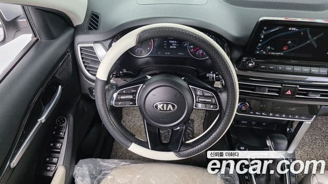 Kia Seltos 2021 — ფოტო 13/20