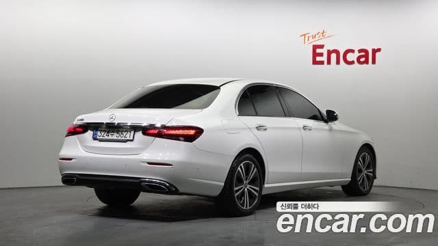 Mercedes-Benz E-Class 2021 — фото 2 из 20