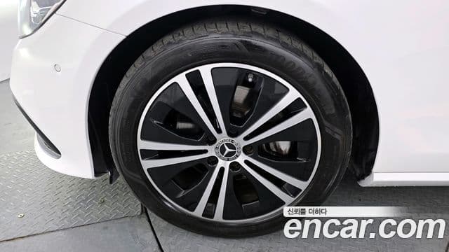 Mercedes-Benz E-Class 2021 — фото 5 из 20
