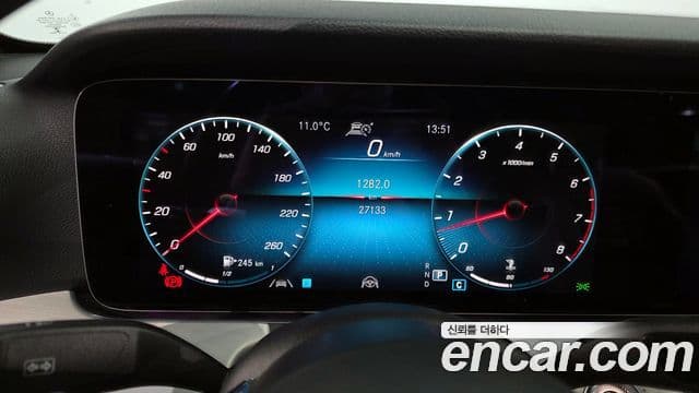 Mercedes-Benz E-Class 2021 — ფოტო 8/20