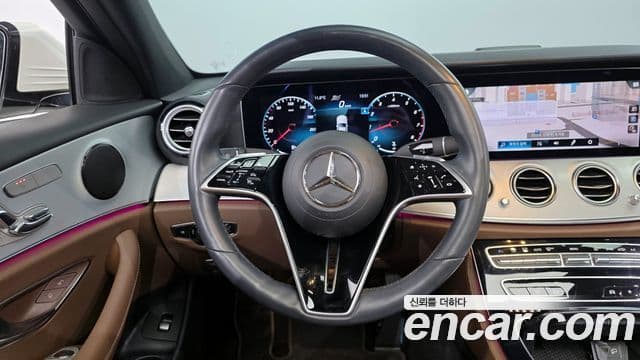 Mercedes-Benz E-Class 2021 — фото 13 из 20