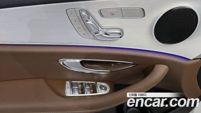 Mercedes-Benz E-Class 2021 — фото 14 из 20