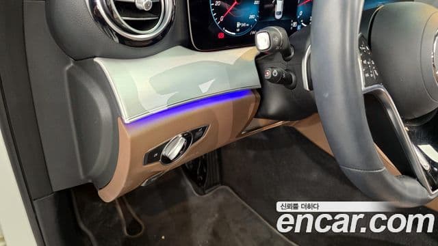 Mercedes-Benz E-Class 2021 — ფოტო 15/20