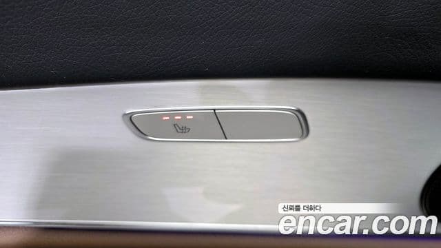 Mercedes-Benz E-Class 2021 — ფოტო 17/20