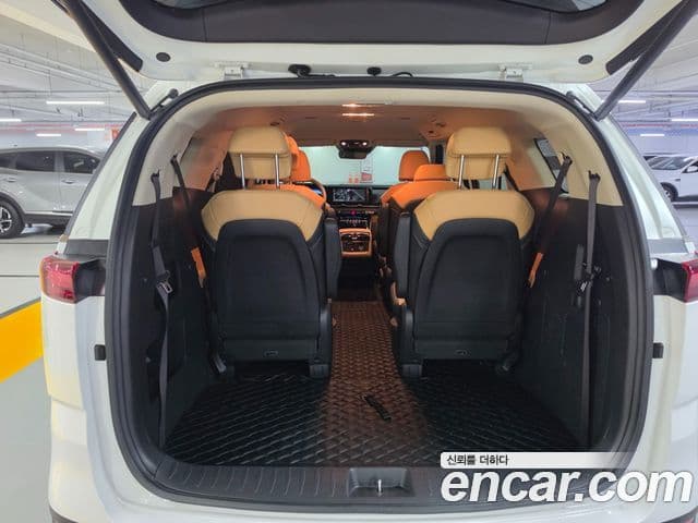 Kia Carnival 2023 — Şəkil 19/20