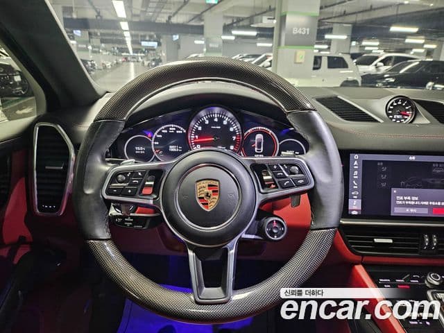 Porsche Cayenne 2020 — Photo 7/19