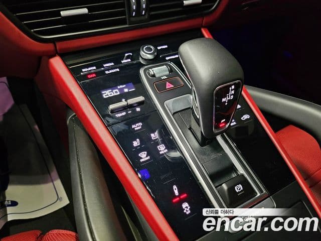 Porsche Cayenne 2020 — Photo 1/19