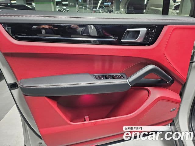 Porsche Cayenne 2020 — Photo 16/19